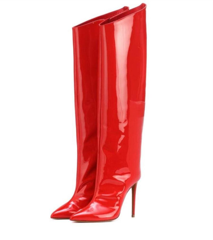 Kniehohe Stiefel aus Lackleder mit spitzer Zehenpartie und 5 Zoll Stilettoabsatz