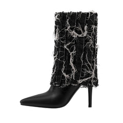 Braune Stiefel mit spitzer Spitze und Stilettoabsatz und Steinmuster