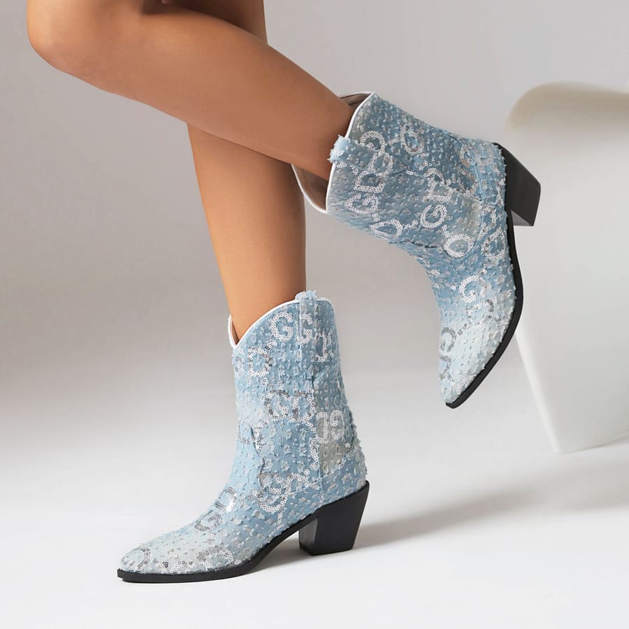 Blaue Cowboystiefeletten aus Denim mit spitzer Zehenpartie und Blockabsatz