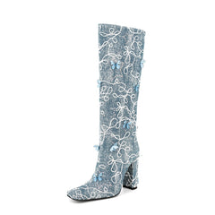 Bottes hautes bleues à talons hauts et bout carré avec papillon