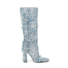 Bottes hautes bleues à talons hauts et bout carré avec papillon