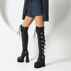 Bottes hautes noires à talons épais et bout rond avec boucles
