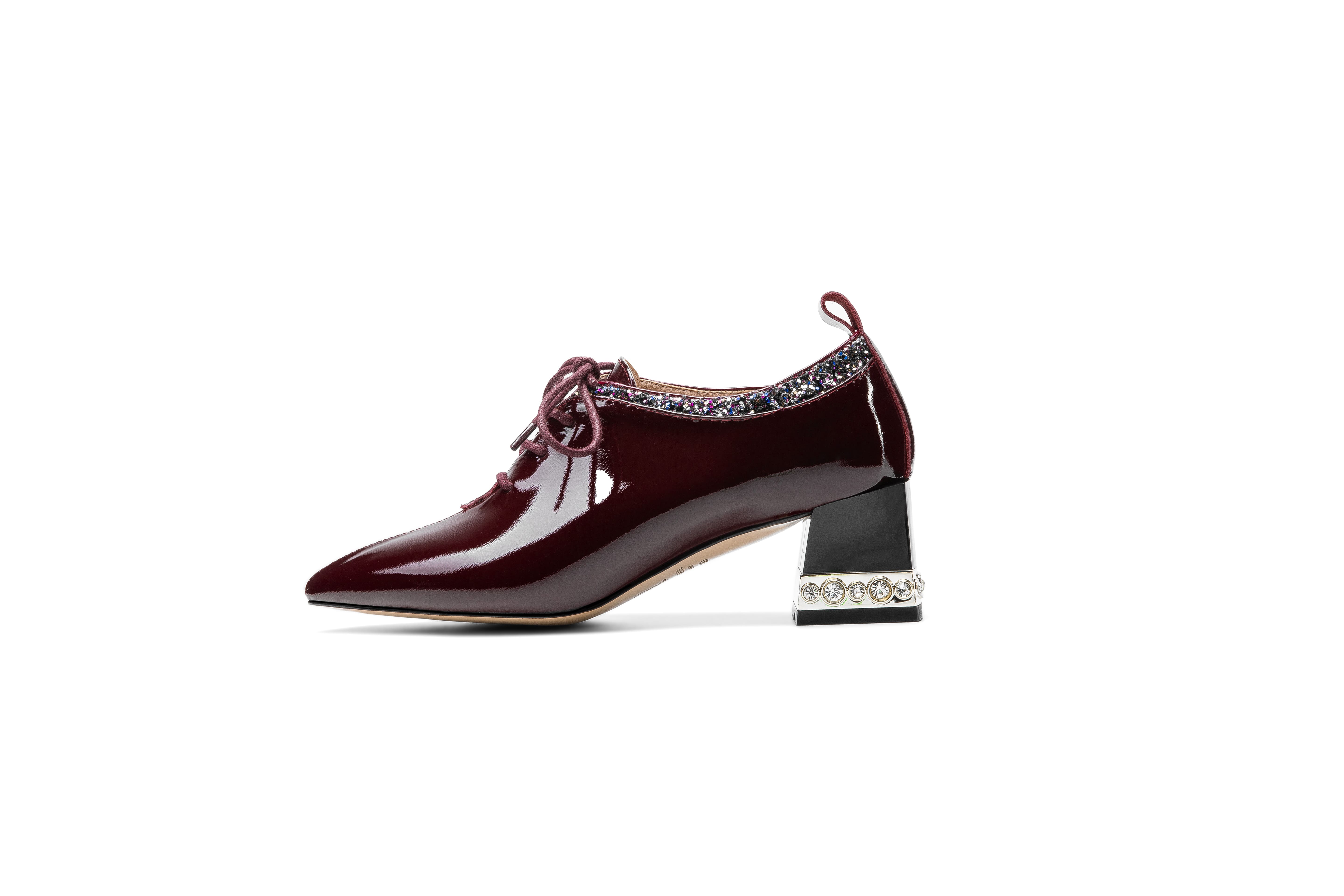 Escarpins à talons hauts et bout pointu en cuir vintage avec lacets et cristaux