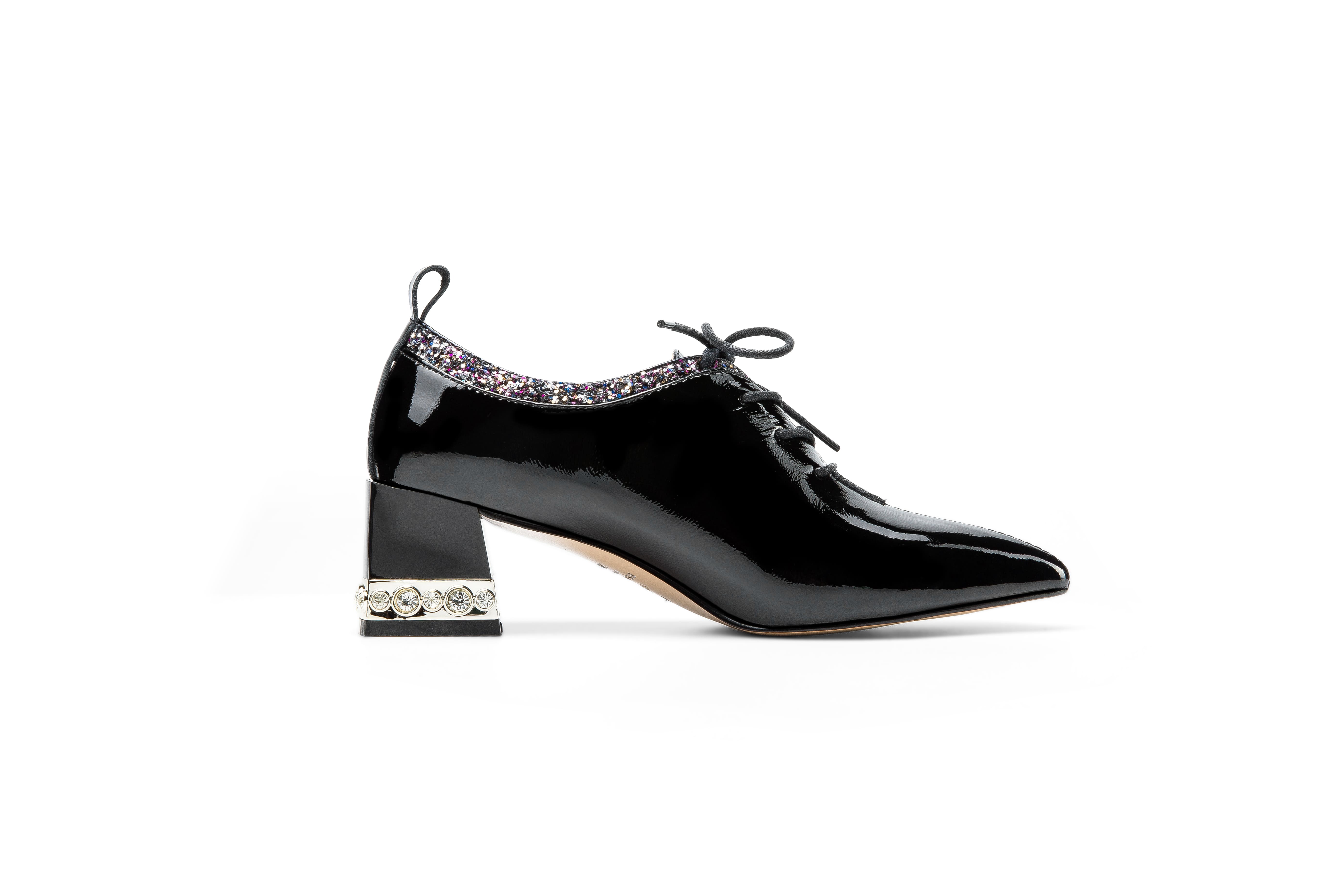 Escarpins à talons hauts et bout pointu en cuir vintage avec lacets et cristaux