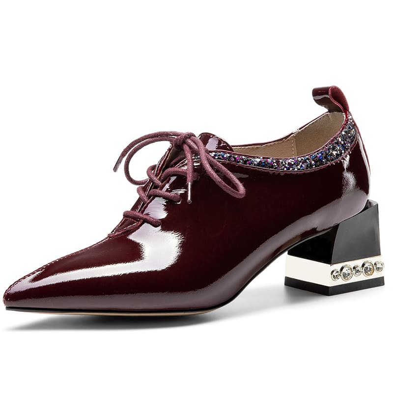 Escarpins à talons hauts et bout pointu en cuir vintage avec lacets et cristaux