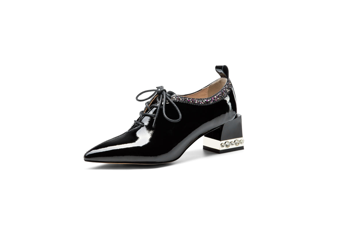 Escarpins à talons hauts et bout pointu en cuir vintage avec lacets et cristaux
