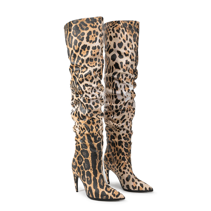 Overknee-Stiefel mit spitzer Zehenpartie und Stilettoabsatz in Leopardenmuster