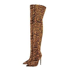 Braune Overknee-Stiefel mit Leopardenmuster und spitzer Zehenpartie und Stilettoabsatz