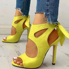 Sandales à talons aiguilles et bout ouvert avec nœud à l'arrière