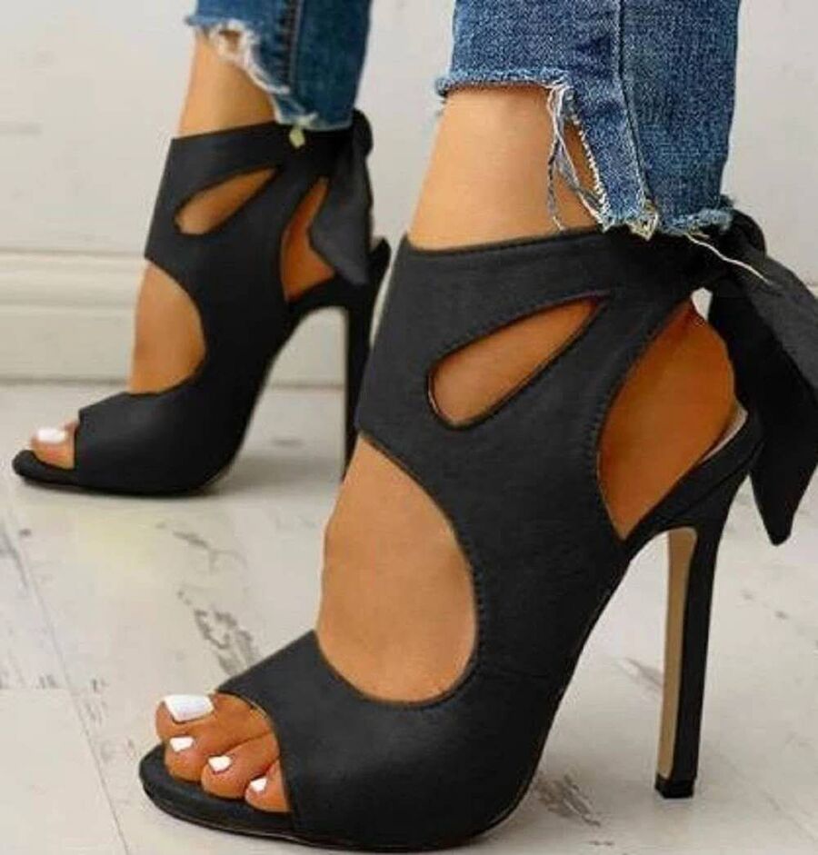 Sandales à talons aiguilles et bout ouvert avec nœud à l'arrière