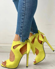 Sandales à talons aiguilles et bout ouvert avec nœud à l'arrière