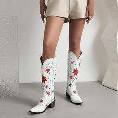 Weiße Cowgirlstiefel im Vintage-Stil mit eckiger Zehenpartie und 5 cm Blockabsatz und breiter Schaftweite